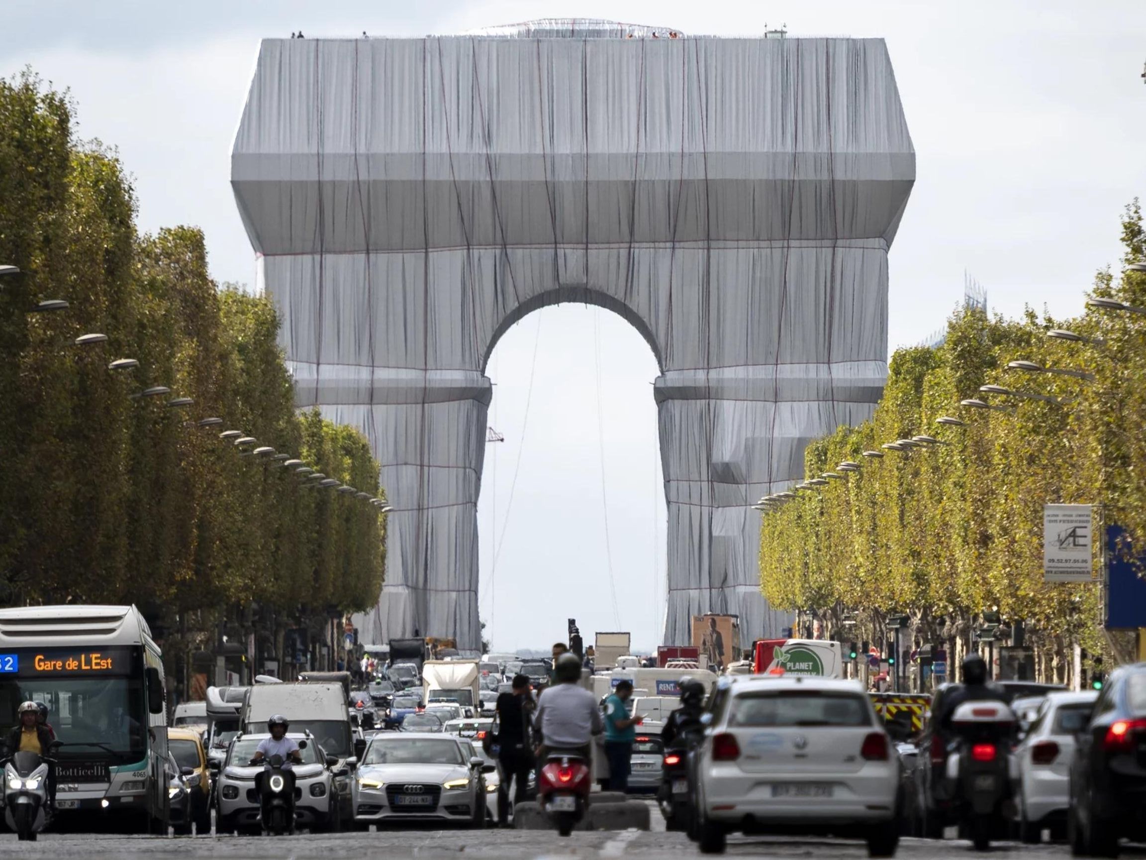 Art Spotlight: L’Arc de Triomphe, Wrapped