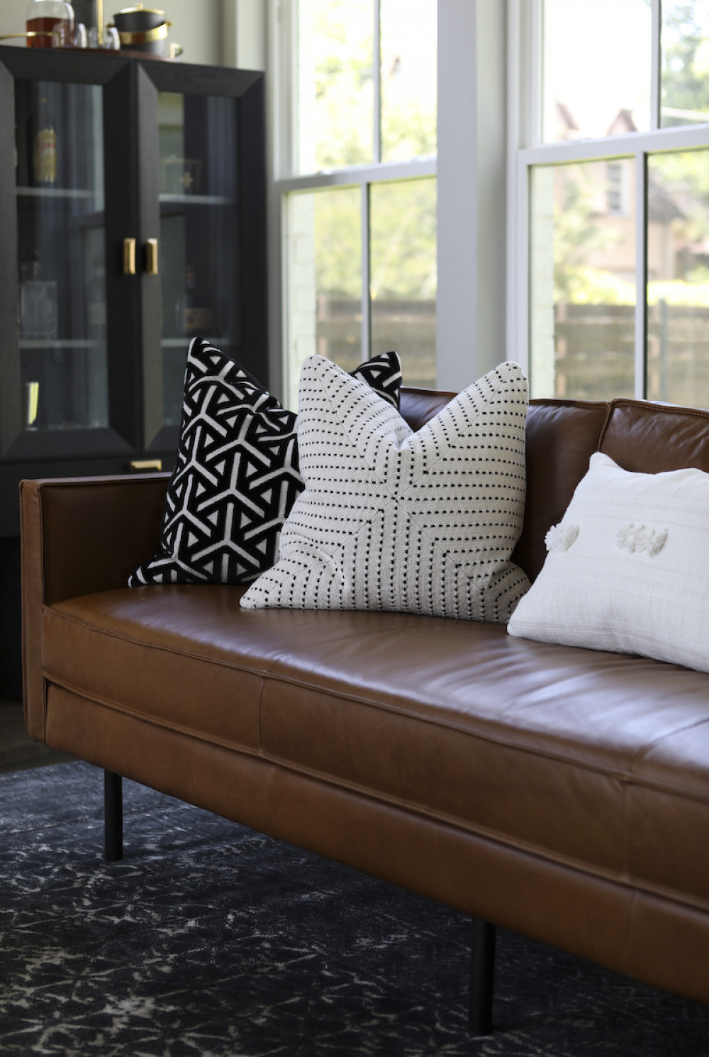 leather-sofa-black-and-white-accent-pillows