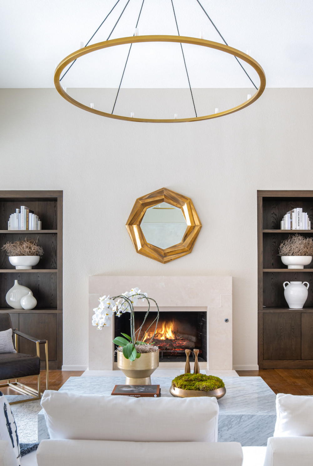 symmetry-living-room-interior-design-gold-mirror-over-fireplace