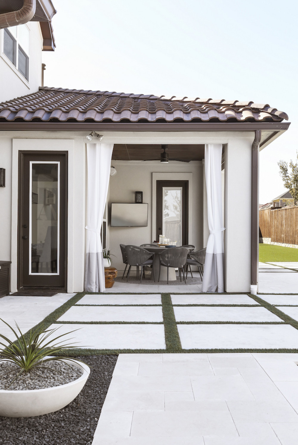 backyard-exterior-design-indoor-outdoor-room-frisco-tx