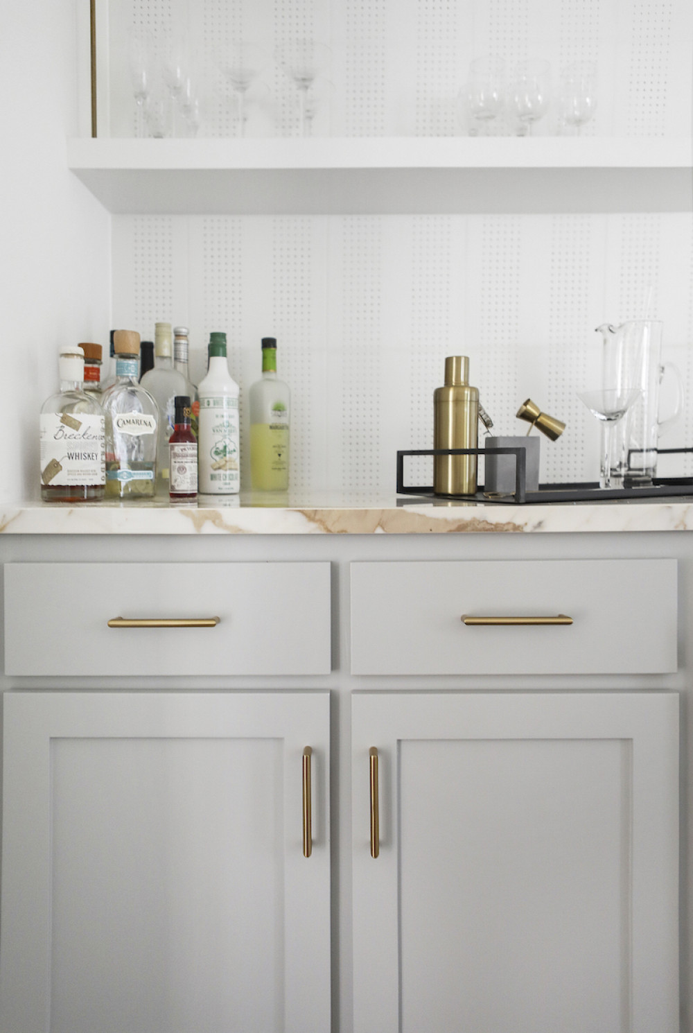 bar-liquor-storage-kitchen-design-drink-tray