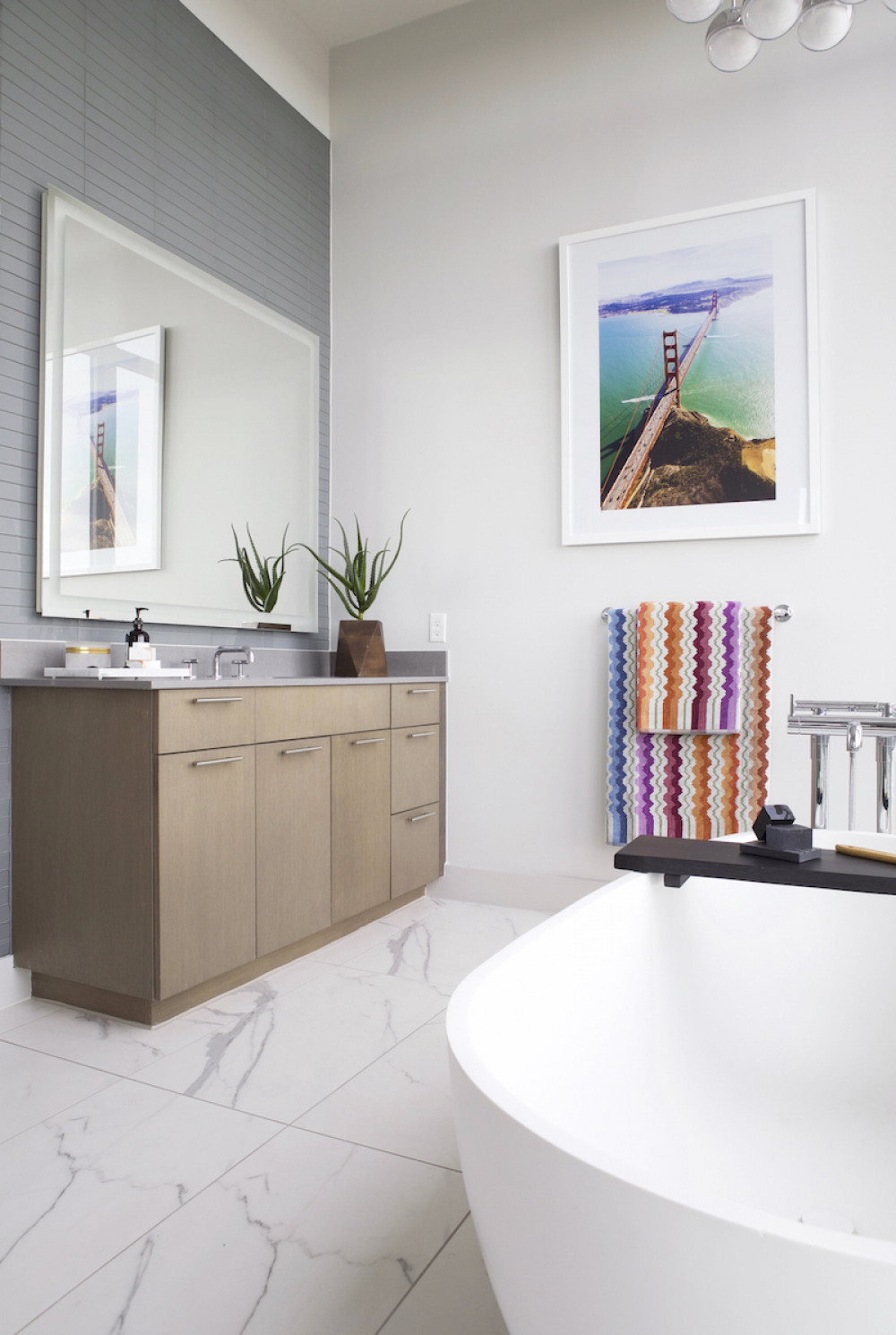 bathroom-interior-design-vanity-wallpaper-accent-wall