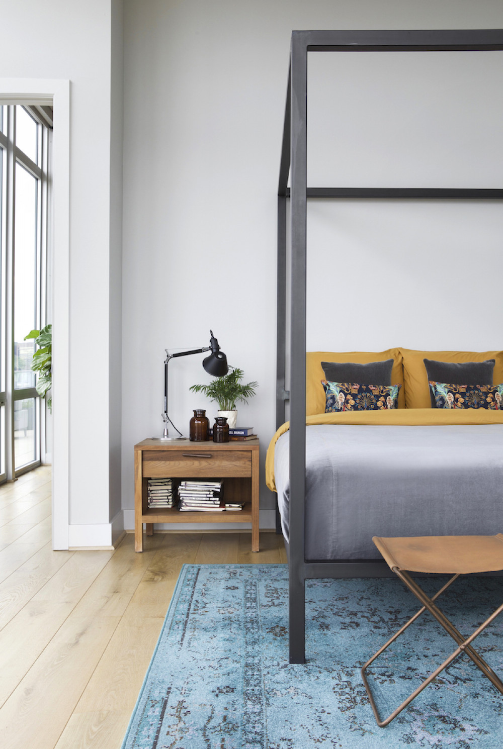 bedroom-design-nightstand-sidetable-blue-area-rug-wood-floors