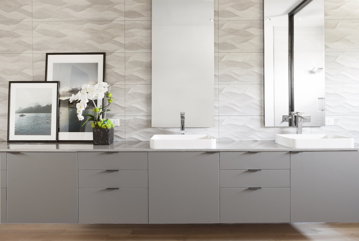 beyond-interior-design-bathroom-design-textured-wall-dallas-tx