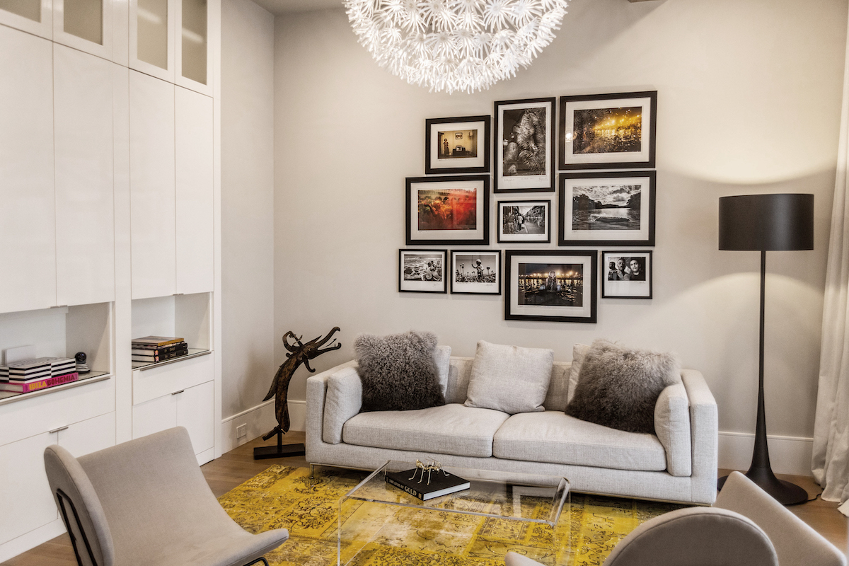 beyond-interior-design-dallas-tx-living-room-design-gallery-wall