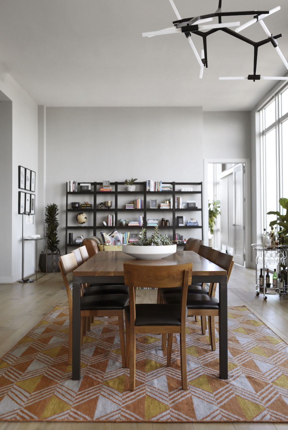 beyond-interior-design-dining-table-living-room-dallas-tx