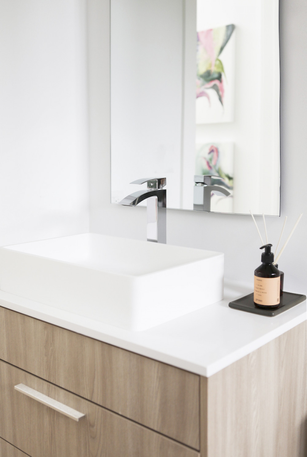 beyond-interior-design-white-bathroom-sink-diffuser