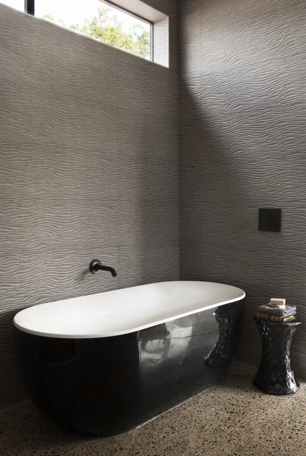 black-and-white-bathroom-tub-black-faucet-interior-design