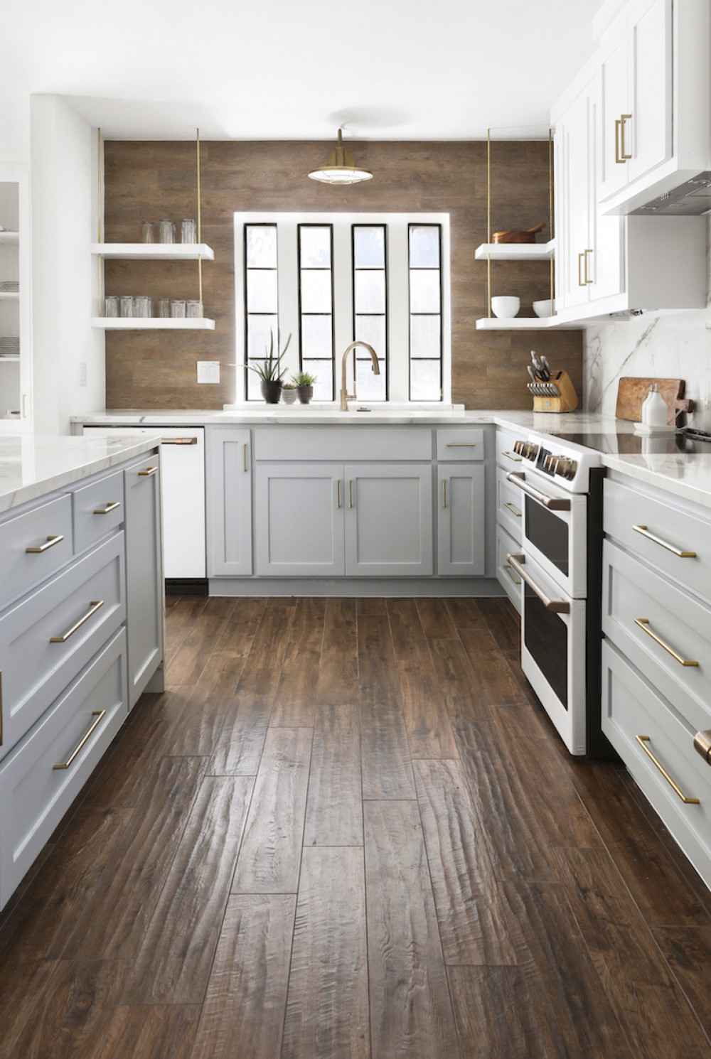 dark-hardwood-floors-kitchen-interior-design-white-cabinets