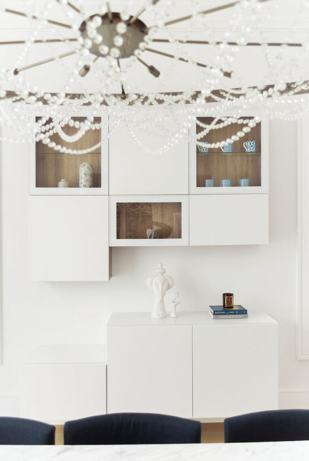 dining-room-chandelier-white-cabinets-interior-design