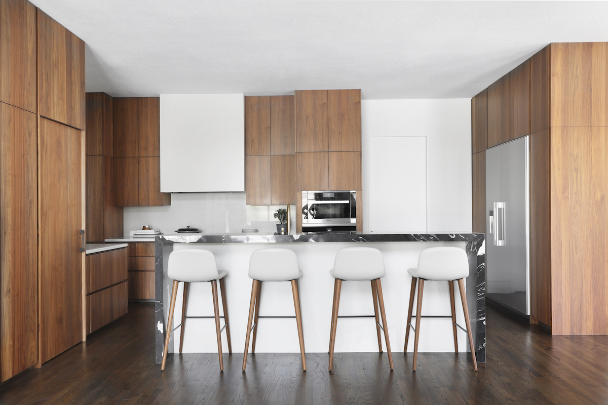 kitchen-interior-design-white-barstools-kitchen-island
