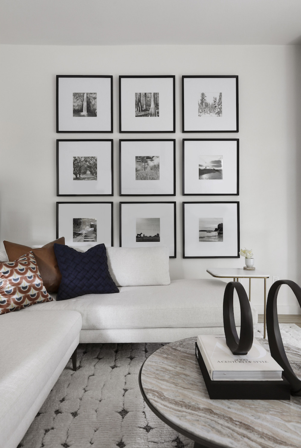 living-room-gallery-wall-interior-design-black-and-white