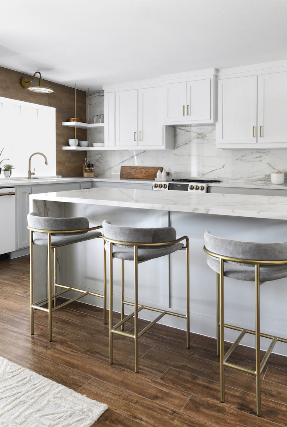 marble-kitchen-island-barstools-interior-design