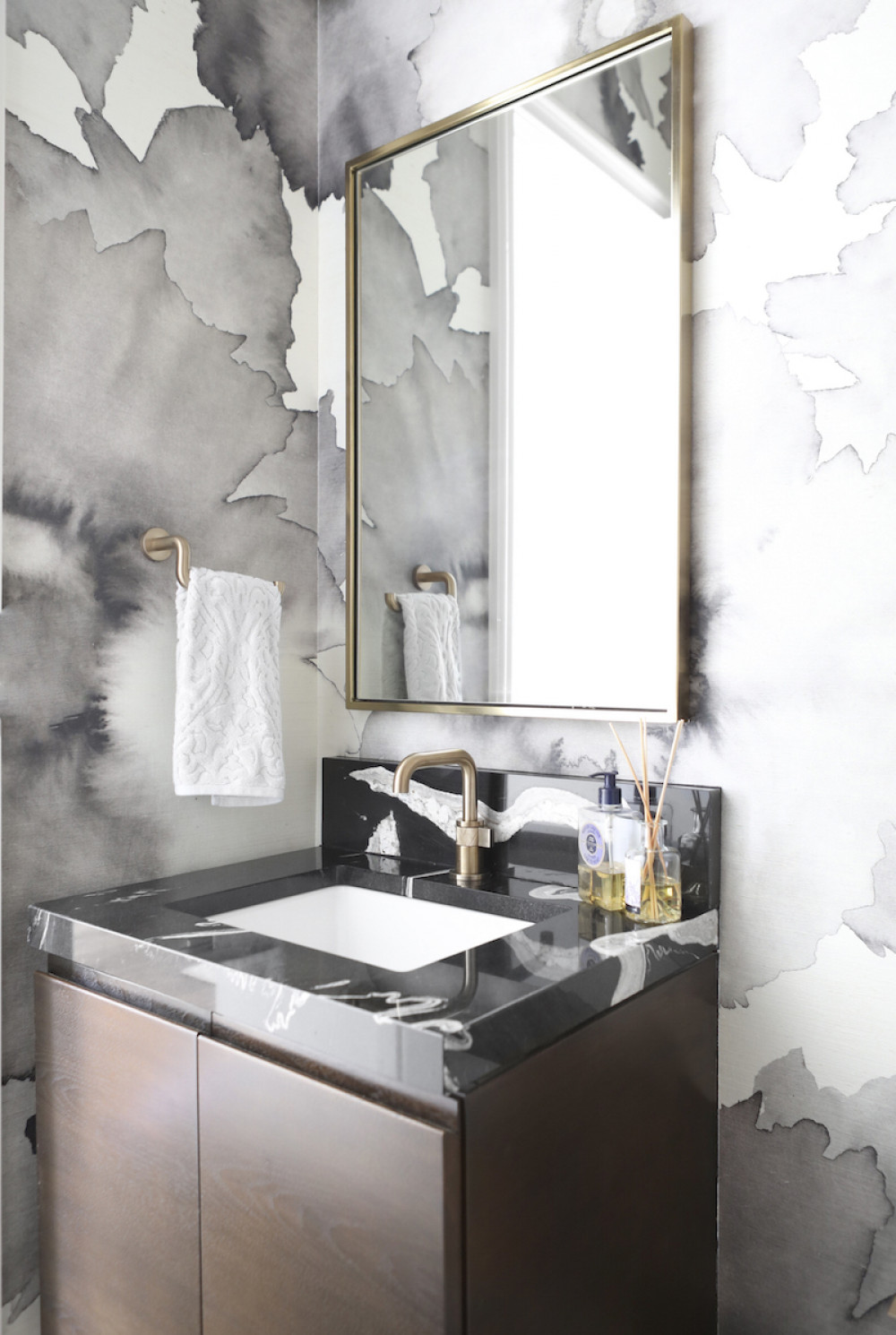 powder-room-interior-design-black-and-white-watercolor-wallpaper