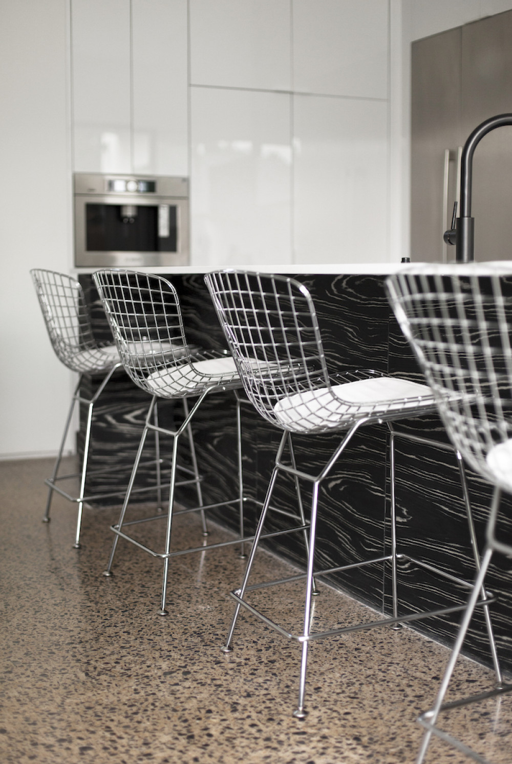staineless-steel-wire-barstool-seating-kitchen-island