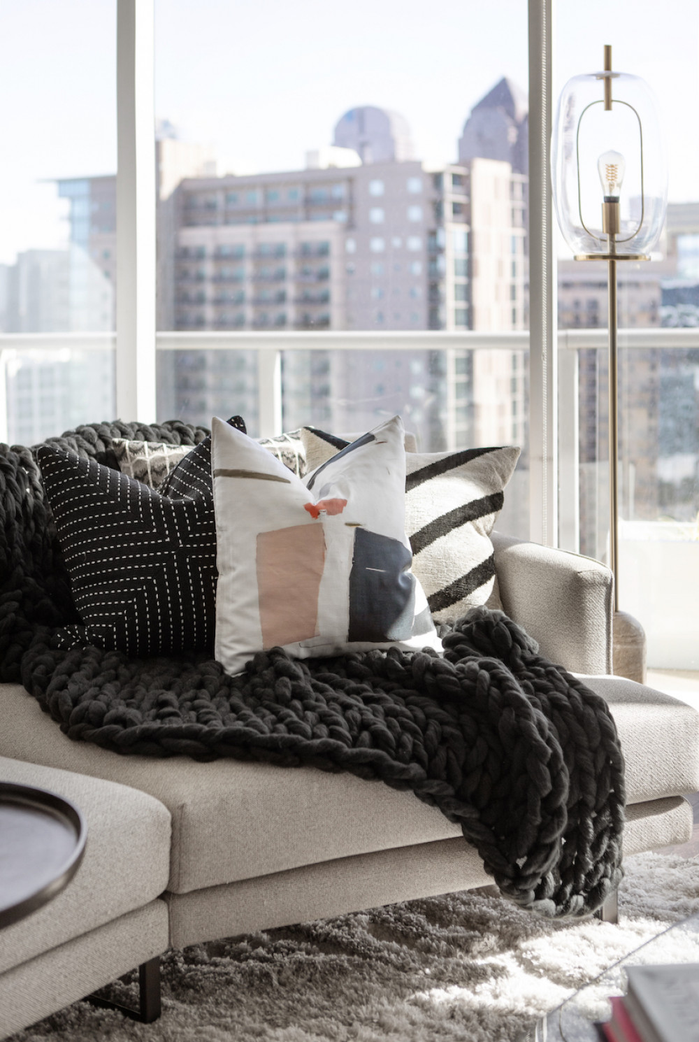 throw-blanket-and-pillows-apartment-design-dallas-tx