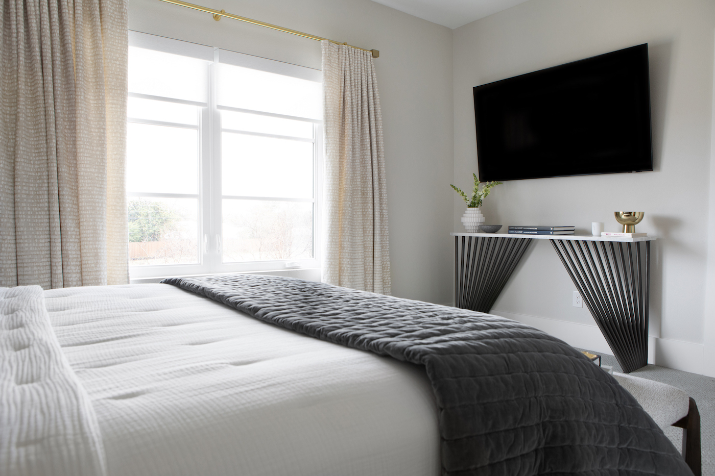 bedroom-sidetable-mounted-tv