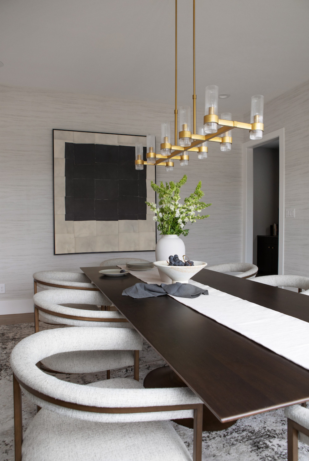 dining-room-table-runner-gold-chandelier