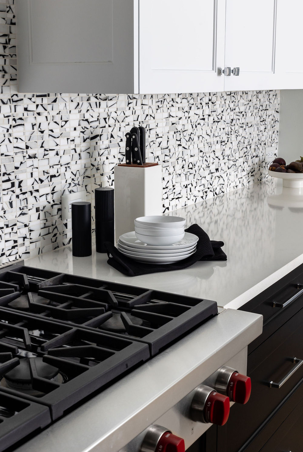 black-white-gray-kitchen-backsplash-mosaic