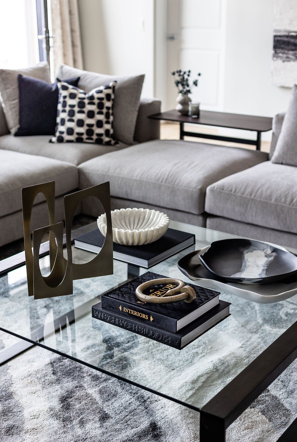 glass-coffee-table-decor-accessories