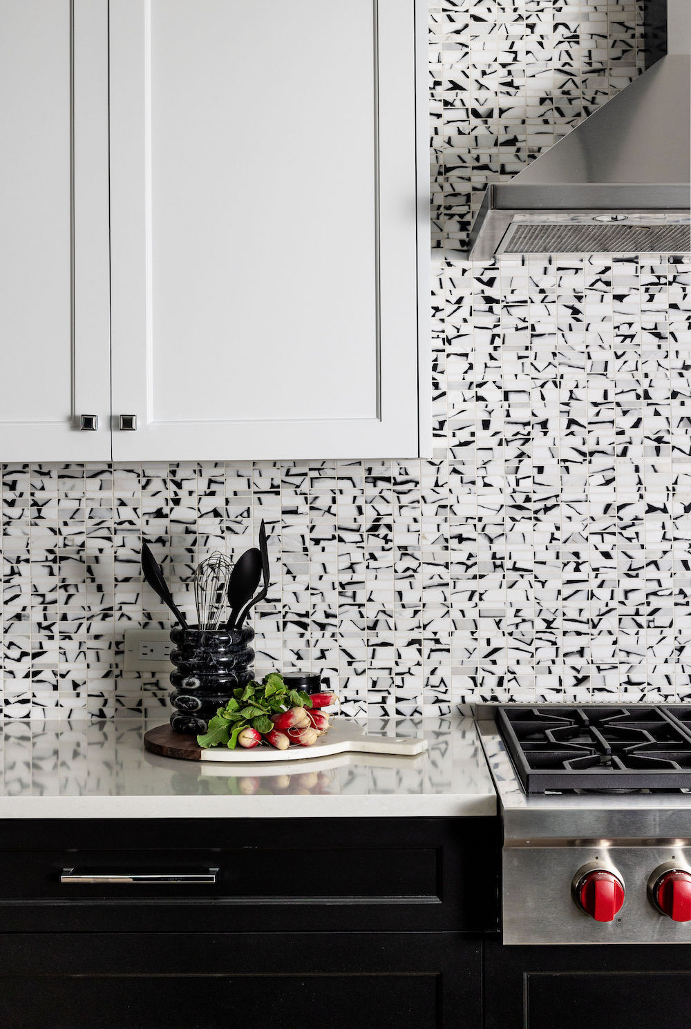 kitchen-backsplash-detail-black-and-white-dallas-tx
