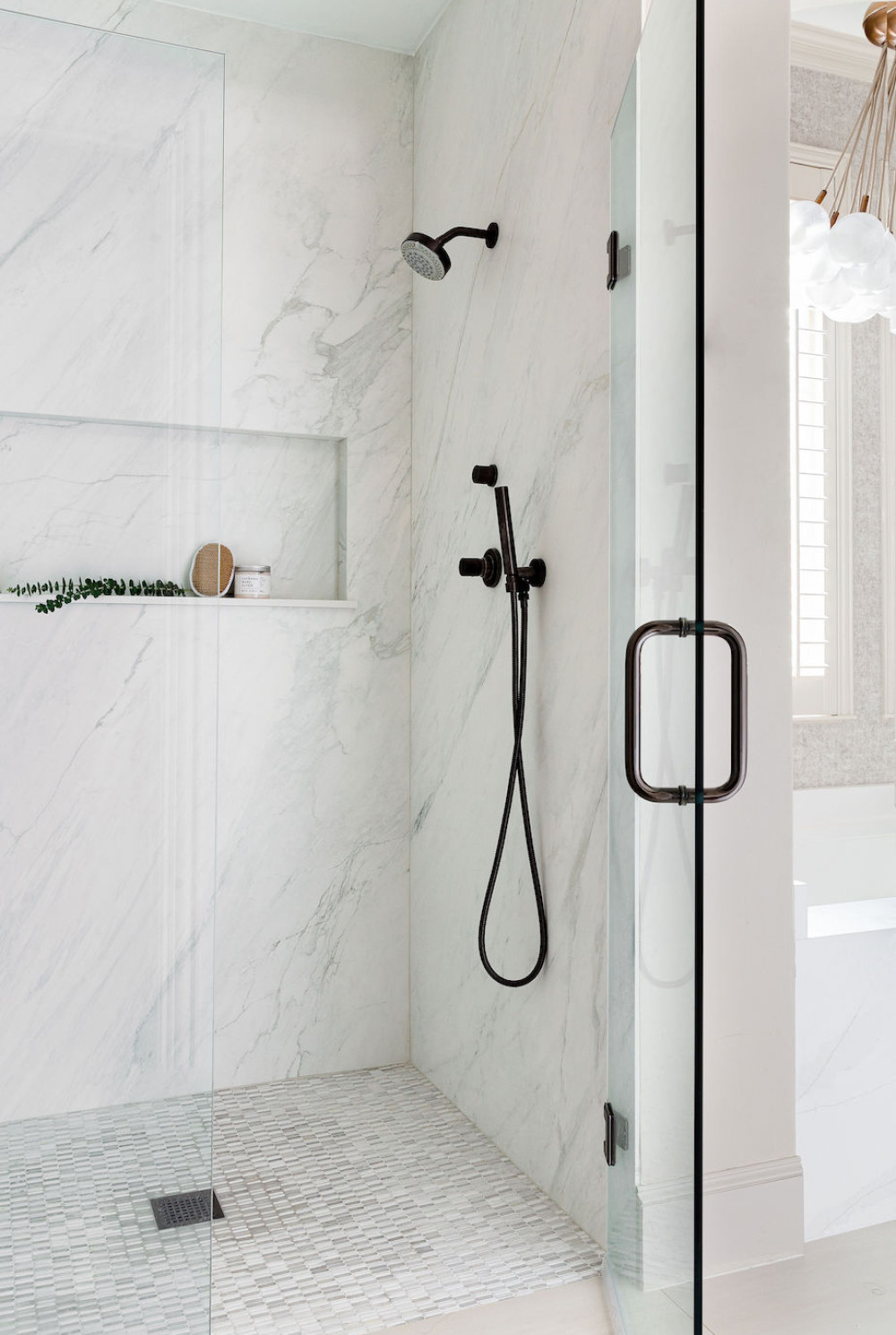 shower-detail-black-showerhead-inset-shelf